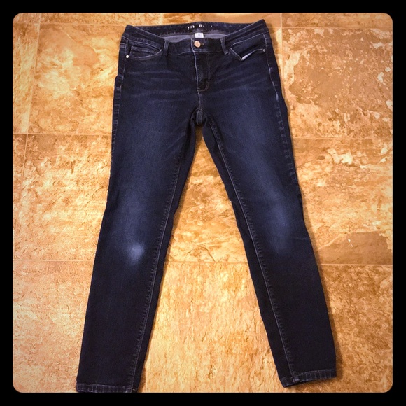 SOLD • {White House Black Market} Skinny Jeans • - Picture 2 of 6